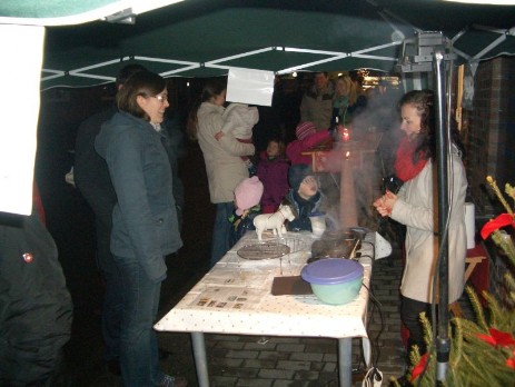 2012-12-02, Zauberhaufter Advent Ascheberg - 03 - Waffelverkauf